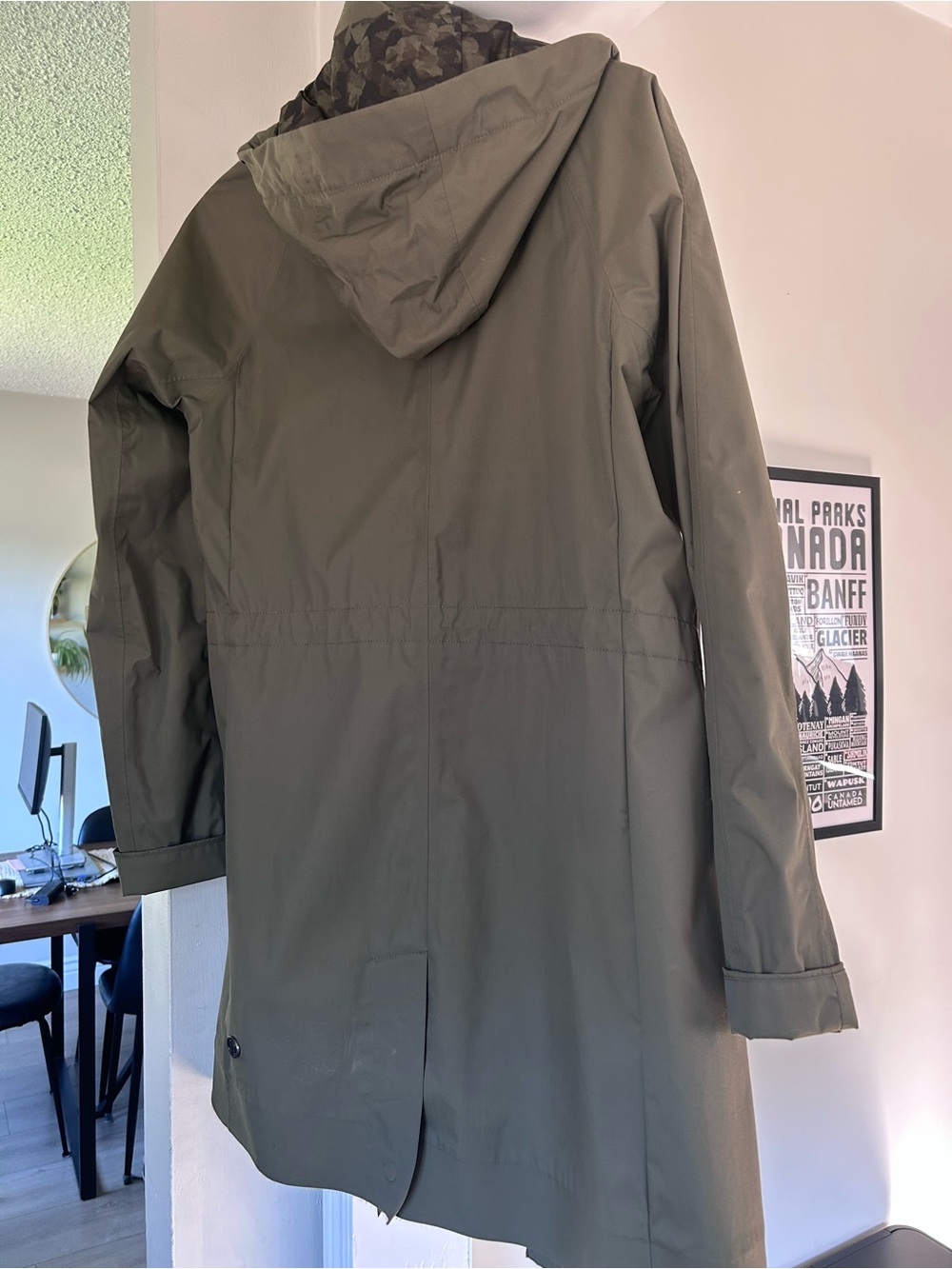 Lululemon Olive Green Hooded Women's Rain Jacket - Picture 2 of 2